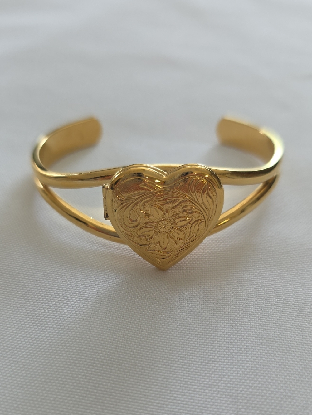 Avon Gold Plated Heart Locket Open Cuff Bracelet Vintage
